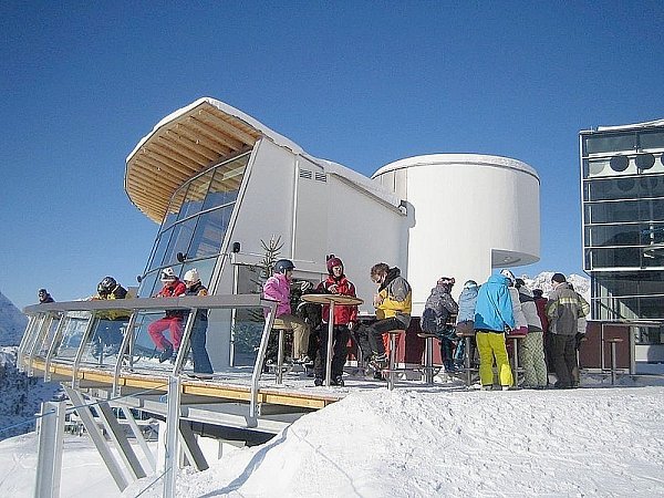 Die neue Rendlbar hoch über dem Moostal in der Skiregion von St. Anton am Arlberg.