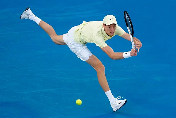 Jannik Sinner machte bislang im Turnier eine gute Figur - © Manish Swarup/AP/dpa