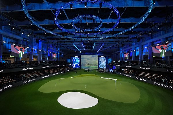 Die Hightech-Halle kann den Untergrund verändern und sorgt so für stets neue Aufgaben. - © Rebecca Blackwell/AP/dpa