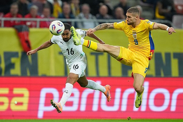 Für Österreich und Philipp Mwene gab es in der WM-Qualifikation erstmals eine Niederlage. - © Andreea Alexandru/AP/dpa