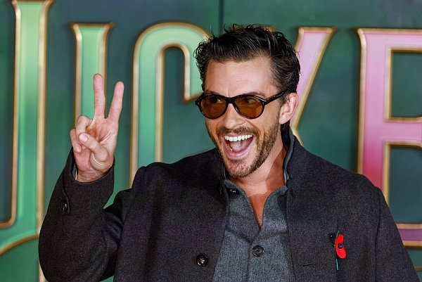 Auch wieder mit dabei: der frisch gekürte «Sexiest Man Alive» Jonathan Bailey (Archivbild). - © Millie Turner/Invision/AP/dpa