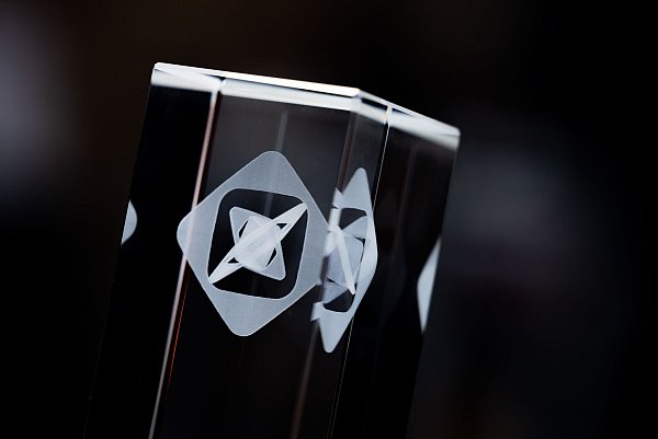 Der begehrte Grimme Online Award - zwei Preisträger lehnten den Preis ab. - © Rolf Vennenbernd/dpa