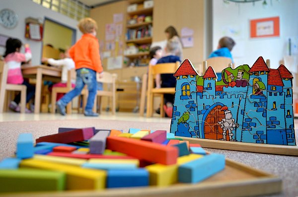 Buntes Treiben: Diese Kinder haben einen Kitaplatz. (Symbolfoto) - © Monika Skolimowska/dpa