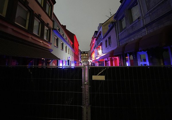 Am Freitag soll die neue Anlage stehen. - © Marcus Brandt/dpa