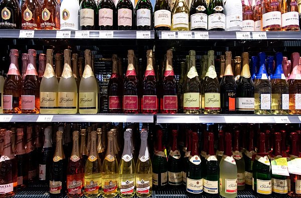 Deutschland gehört zu den Ländern, in denen weltweit am meisten Sekt getrunken wird. (Archivbild) - © Sven Hoppe/dpa