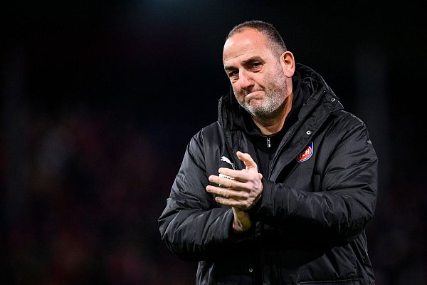 Trainer Frank Schmidt wechselt mit dem 1. FC Heidenheim nun schnell den Fokus aufs Spiel gegen Frankfurt. - © Tom Weller/dpa