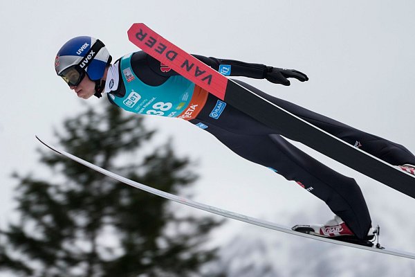 Wellinger fliegt in Planica. - © Darko Bandic/AP/dpa