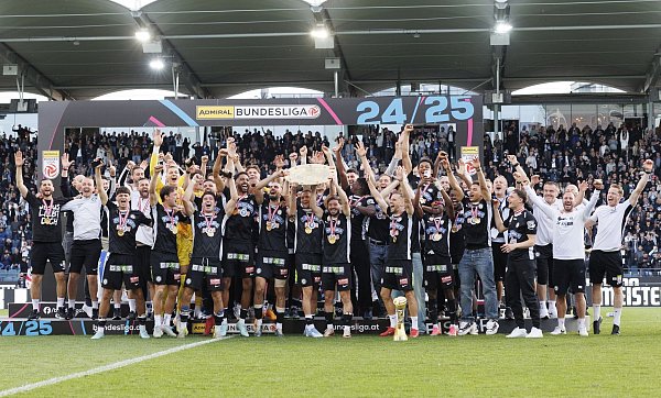 Die Spieler hätten sich auch eine nur friedliche Feier gewünscht. - © Erwin Scheriau/APA/dpa