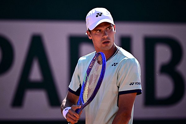 Daniel Altmaier steht bei den French Open im Achtelfinale - © Julien De Rosa/AFP/dpa
