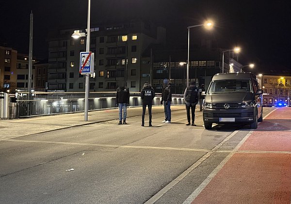 Verfassungsschützer und Kriminalisten ermitteln die Hintergründe der Tat. - © Gerd Eggenberger/APA/dpa