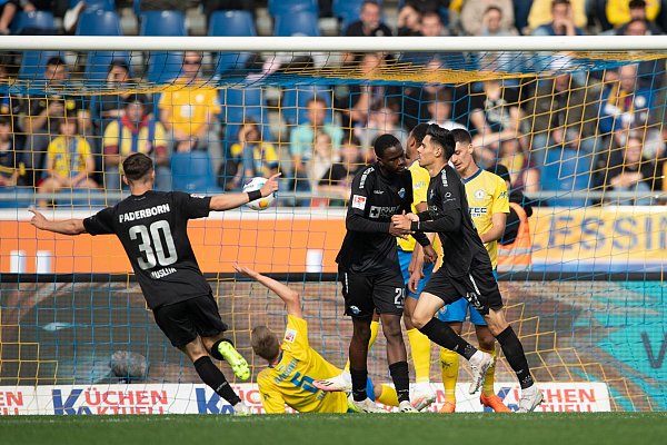 Paderborn feierte einen Auswärtssieg in Braunschweig. - © Swen Pförtner/dpa