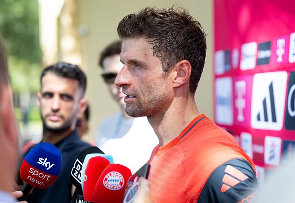 Thomas Müller äußert sich nach dem Training in Orlando zu seiner Zukunft. - © Sven Hoppe/dpa