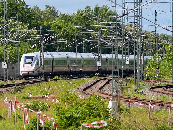 Die Bahn hat den Startschuss für die Generalsanierung der Bahnstrecke Hamburg - Berlin gegeben. - © Soeren Stache/dpa