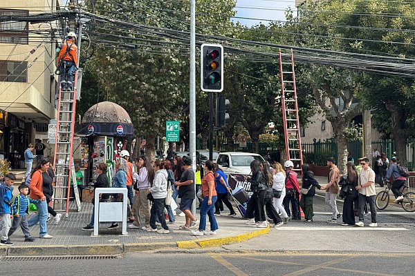 Auch viele Ampeln in dem südamerikanischen Land fielen aus. - © Diego Martin/Agencia Uno/dpa