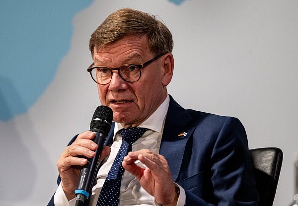 Außenminister Johann Wadephul (CDU) beim Wirtschaftstag der Botschafterkonferenz im Auswärtigen Amt. - © Fabian Sommer/dpa