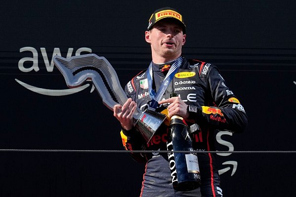 Wieder zuversichtlich für den fünften WM-Titel in Serie: Max Verstappen. - © Luca Bruno/AP/dpa