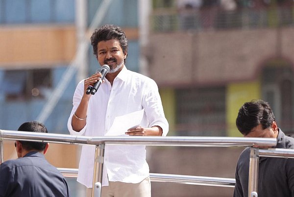 Der Schauspieler und Politiker Joseph Vijay Chandrasekhar ist in der Region populär. - © Seshadri Sukumar/ZUMA Press Wire/dpa