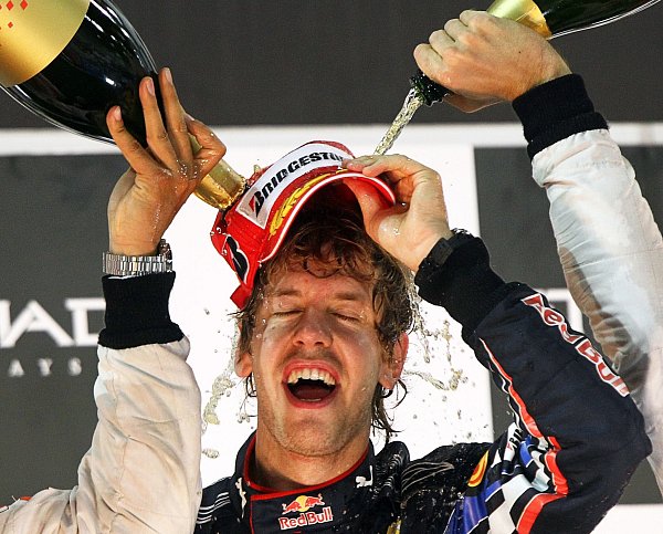 Vor 15 Jahren holte Vettel im Finale von Abu Dhabi sensationell den Titel. (Archivbild) - © picture alliance / dpa