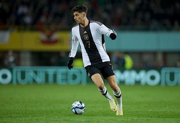 Kai Havertz durfte erneut als linker Verteidiger starten. - © Christian Charisius/dpa