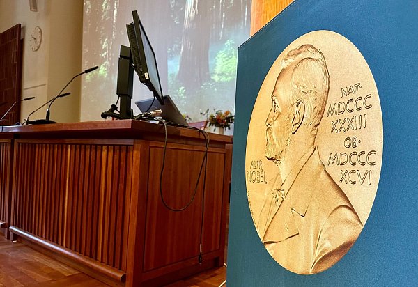 Los geht es traditionell mit der Bekanntgabe der Medizin-Nobelpreisträger im Nobelforum des Stockholmer Karolinska-Instituts. (Archivbild) - © Steffen Trumpf/dpa