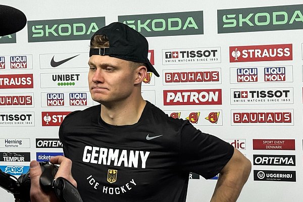 NHL-Star Tim Stützle steht vor seinem ersten Einsatz bei der WM in Dänemark und Schweden. - © Tobias Brinkmann/dpa
