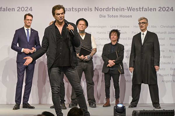 Hosen-Frontmann Campino rätselte, warum seine Band für den Preis ausgewählt wurde. - © Ina Fassbender/AFP Pool/dpa