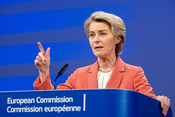 Hofft weiter auf Verhandlungen: EU-Kommissionspräsidentin Ursula von der Leyen. (Archivbild) - © Geert Vanden Wijngaert/AP/dpa