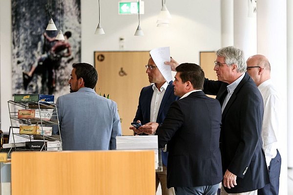 Intensive Kompromissuche. - © Hannes P. Albert/dpa