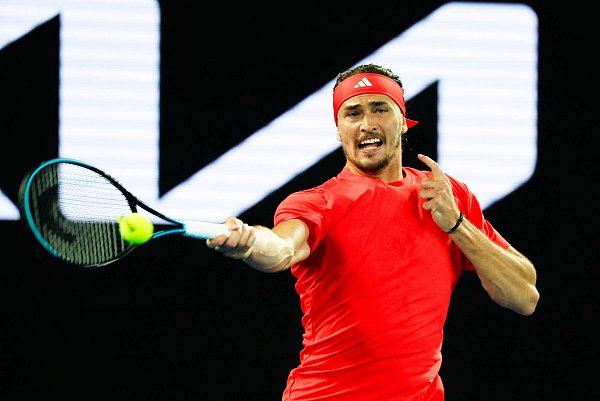 Alexander Zverev steht in der zweiten Runde der Australian Open. - © Frank Molter/dpa