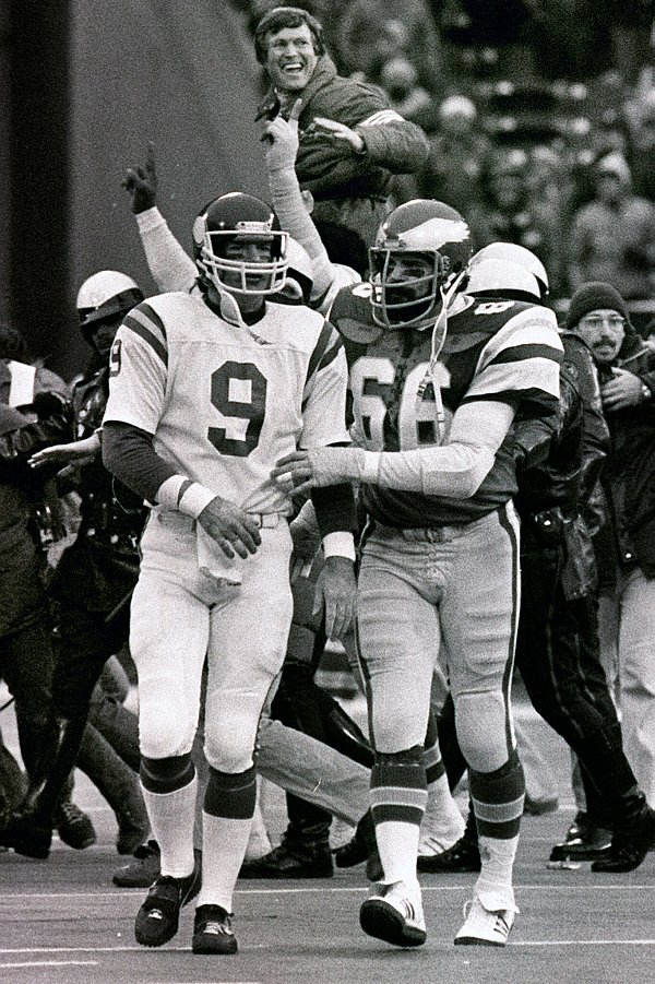 Bill Bergey (r) hatte seine große Zeit als NFL-Spieler in den Siebzigern. - © Rusty Kennedy/AP/dpa