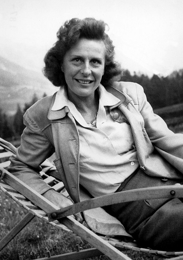 1945 wurde Leni Riefenstahl verhaftet - dieses Bild entstand kurz zuvor. - © dpa/dpa
