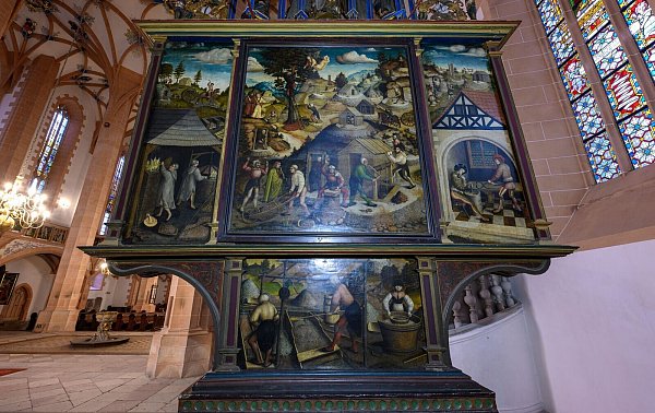 Blick auf den berühmten Bergaltar der St. Annenkirche in Annaberg-Buchholz. Die Darstellungen bergmännischen Lebens vor 500 Jahren werden dem Maler Hans Hesse zugeschrieben. - © Hendrik Schmidt/dpa