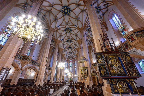 Die St. Annenkirche in Annaberg-Buchholz wurde zwischen 1499 und 1525 erbaut und ist die größte spätgotische Hallenkirche Sachsens. - © Hendrik Schmidt/dpa