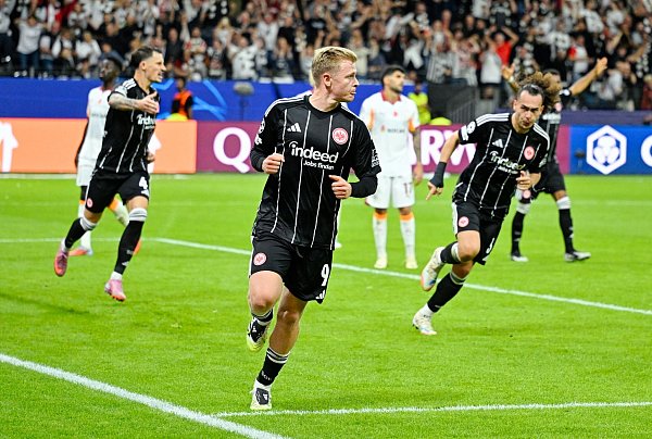 Erzielte seine ersten Pflichtspieltore für Eintracht Frankfurt: Jonathan Burkardt. - © Uwe Anspach/dpa