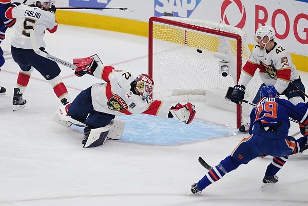 Draisaitl trifft früh zur Führung für die Oilers. - © Darryl Dyck/The Canadian Press via AP/dpa
