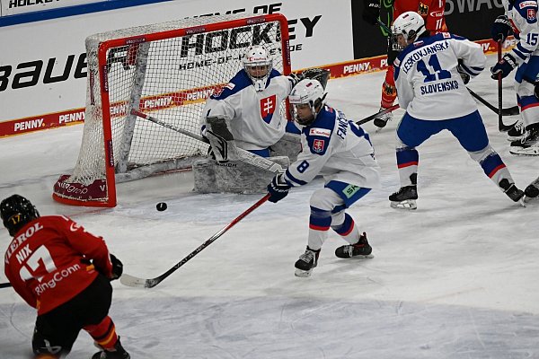 Deutschlands Eishockey-Frauen spielen jetzt um den Turniersieg. - © Markus Lenhardt/dpa