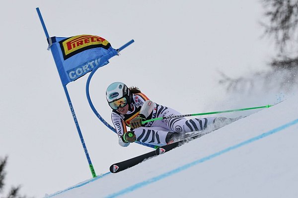 Schied nach einem Fahrfehler aus: Die deutsche Speed-Spezialistin Kira Weidle-Winkelmann. - © Marco Trovati/AP/dpa
