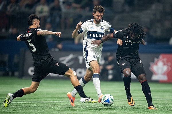 Der langjährige Bayern-Profi Thomas Müller (M) erzielte gegen den Vancouver FC selbst einen Treffer. - © Ethan Cairns/Canadian Press via ZUMA Press/dpa