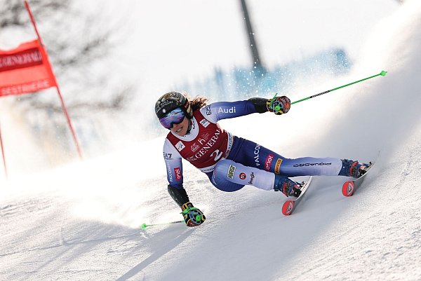 Weltmeisterin Federica Brignone gewinnt ihren Heim-Riesenslalom von Sestriere. - © Marco Trovati/AP/dpa