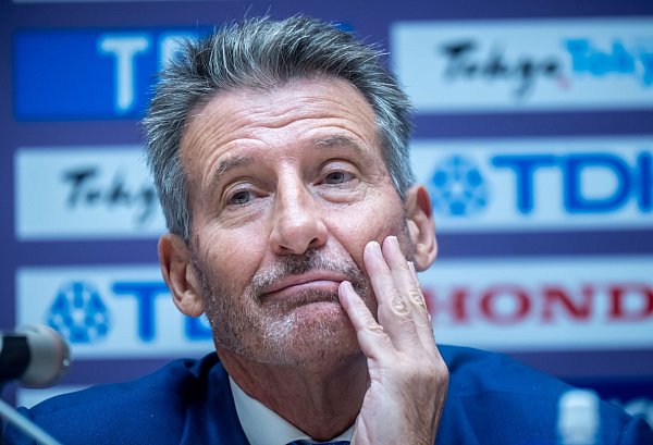 Der Präsident des Leichtathletik-Weltverbandes, Sebastian Coe, unterstützt eine Laufband-WM. - © Michael Kappeler/dpa