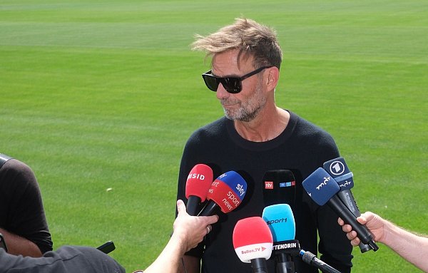 Jürgen Klopp ist von dem Vorschlag wenig begeistert. - © Sebastian Willnow/dpa