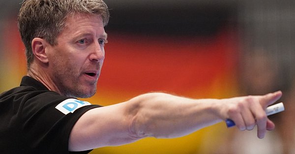 Bundestrainer Markus Gaugisch hat bis zum WM-Start nur wenige Trainingseinheiten. - © Marcus Brandt/dpa
