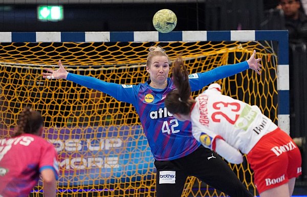 Torhüterin Katharina Filter gehörte gegen Dänemark zu den Aktivposten im deutschen Team. - © Marcus Brandt/dpa