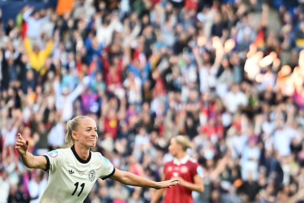 Bayern-Stürmerin Lea Schüller hat im Nationaltrikot eine Top-Torquote. - © Sebastian Christoph Gollnow/dpa
