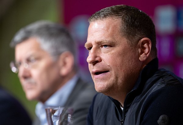 Sportvorstand Max Eberl (r) bekommt Rückendeckung von Präsident Herbert Hainer (l). - © Sven Hoppe/dpa