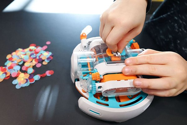 4,5 Milliarden Euro werden die Menschen laut einer Prognose am Ende dieses Jahres für Spielzeuge ausgegeben haben und damit etwas mehr als im Vorjahr. - © Daniel Löb/dpa