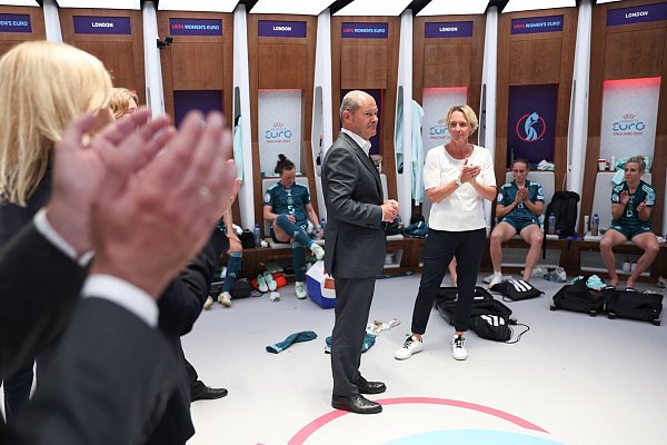 Bei der EM 2022 war Voss-Tecklenburg auf dem Höhepunkt ihrer Karriere als Bundestrainerin. - © Maja Hitij/Getty Images/DFB/dpa