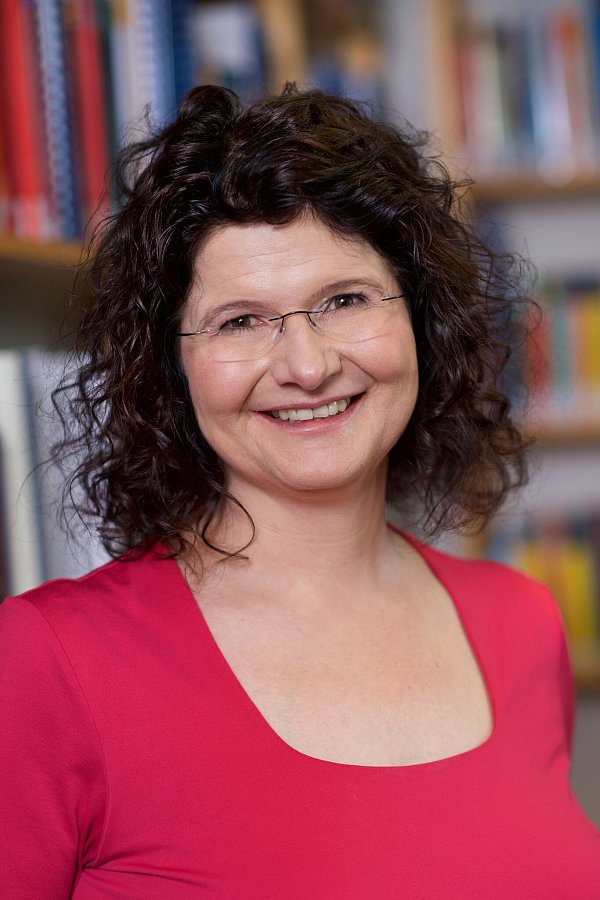 Dr. Maya Götz ist Medienpädagogin und Leiterin des Internationalen Zentralinstituts für das Jugend- und Bildungsfernsehen (IZI) beim Bayerischen Rundfunk. Sie lebt mit 3 Töchtern. - © IZI/Christian Rudnik/dpa-tmn