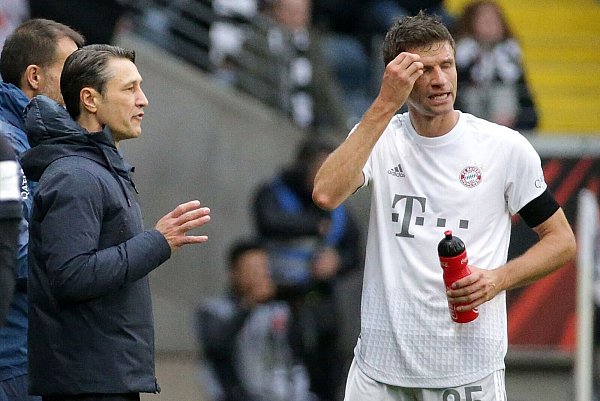 Kein einfaches Verhältnis bei den Bayern: Niko Kovac und Thomas Müller - © Hasan Bratic/dpa