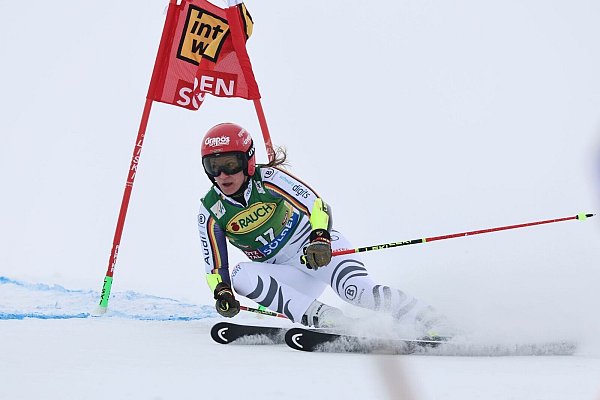 Beste Deutsche beim Alpin-Auftakt in Sölden: Lena Dürr. - © Marco Trovati/AP/dpa